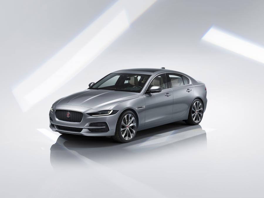  Jaguar XE D180 HSE 2019 года  (WW) (фото 16 из 28)
